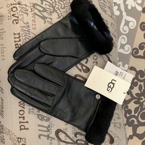 UGG Leather/Shearling Shorty Gloves